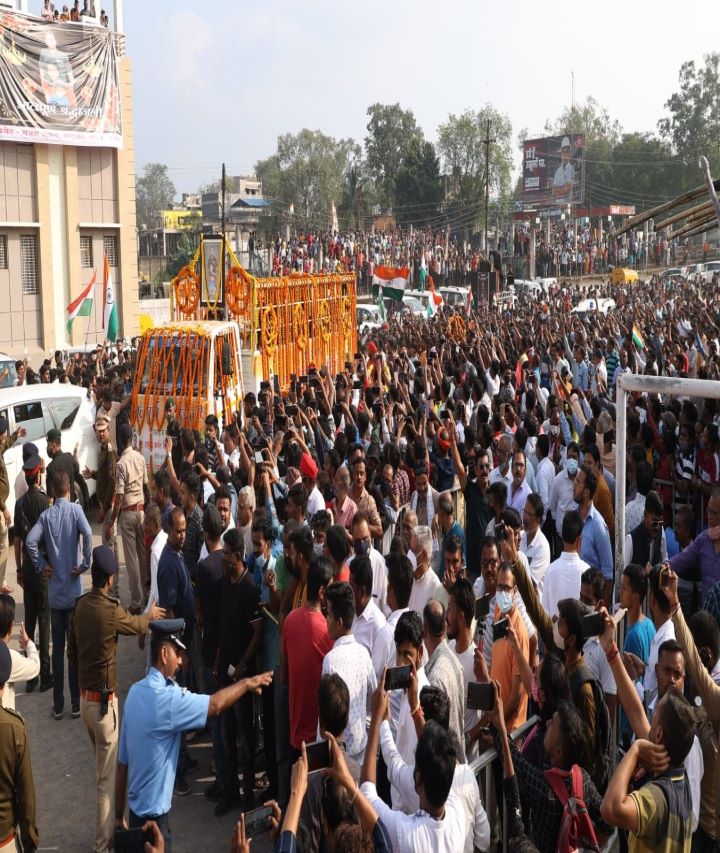 रायगढ़: शहीद कर्नल विप्लव त्रिपाठी का राजकीय सम्मान के साथ किया गया अंतिम संस्कार, अंतिम यात्रा में उमड़ा जनसैलाब