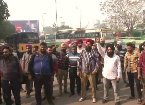 Punjab News: पंजाब रोडवेज के संविदा कर्मी 23 नवंबर से कर सकते हैं अनिश्चितकालीन हड़ताल, ये है बड़ी वजह Punjab News: पंजाब रोडवेज के संविदा कर्मी 23 नवंबर से कर सकते हैं अनिश्चितकालीन हड़ताल, ये है बड़ी वजह