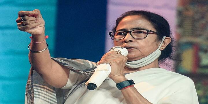 নিজের গাড়িতে রেশন পৌঁছে দিলে ডিলারকে ১ লক্ষ টাকা দেবে রাজ্য।