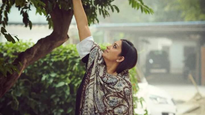 Smriti Irani Instagram post Mouni Roy reaction life lesson Do not pick flowers from trees स्मृति ईरानी ने Instagram पर दी बड़ी सीख, एक्ट्रेस मौनी रॉय ने कहा- 'खूब सुंदर'