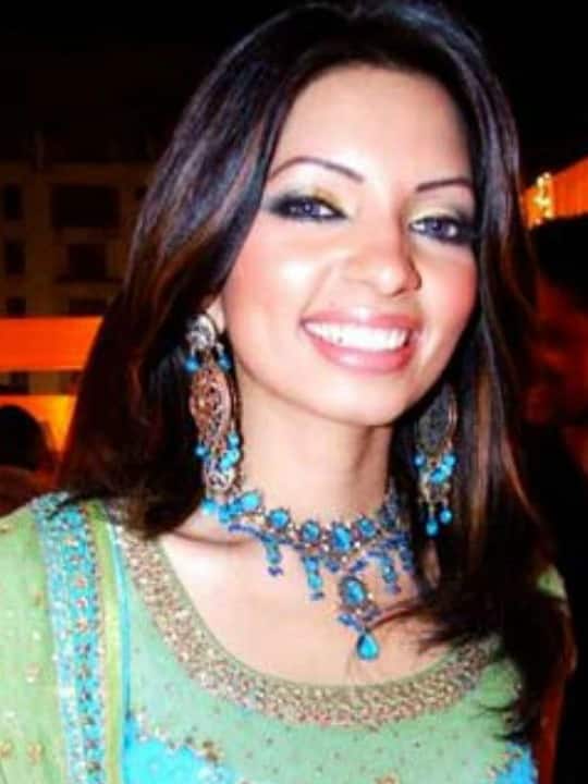 शमा सिकंदर की उम्र 40 साल है. उनकी फिटनेस और अदाओं देखकर शायद ही आप उम्र के इस नंबर को मान सके. इसके साथ ही आपको बता दें कि शमा ने अपने ट्रांसफॉर्मेशन पर बात करे हुए बताया था कि उन्होंमने किसी सर्जरी का सराहा नहीं लिया है.