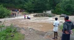 தருமபுரி: அரூரில் தொடர் கனமழையால் வெள்ள பெருக்கு - மலை கிராமங்களில் போக்குவரத்து துண்டிப்பு