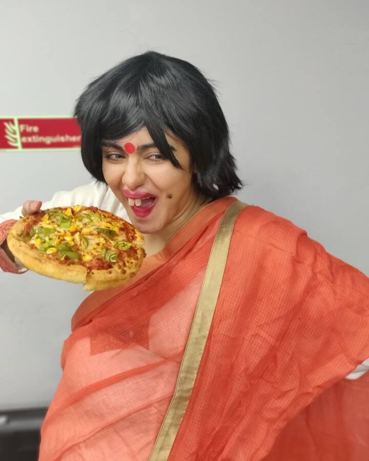 ఈ చిత్రంలో హీరోయిన్‌ను గుర్తుపట్టగలరా? సాధారణంగా ఈమె చాలా క్యూట్‌గా ఉంటుంది. డ్యాన్స్, విన్యాసాల్లోనూ ఆహా అనిపిస్తుంది. ఎన్నో టాలెంట్స్ ఉన్నా.. సినిమాల్లో అవకాశాలు తక్కువ. కానీ, అప్పుడప్పుడు విభిన్న పాత్రలు పోషిస్తూ తన ప్రతిభను చాటుతోంది. ఈమె తెలుగులో కూడా పలు చిత్రాల్లో నటించింది. ఇంతకీ ఈమె ఎవరో గుర్తుపట్టారా? అయితే, తర్వాతి చిత్రం చూడండి. (Image Credit: Adah Sharma)