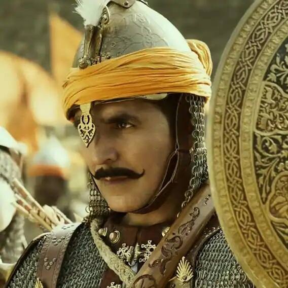 અક્ષય કુમારનો આ લૂક ફેન્સને ખુબ પસંદ આવી રહ્યો છે અને તેની કેટલીય તસવીરો સોશ્યલ મીડિયા પર ખુબ વાયરલ થઇ રહી છે.