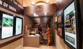 தஞ்சாவூரில் உணவுப் பாதுகாப்பு அருங்காட்சியகத்தோடு புகைப்படக் கண்காட்சியை பொதுமக்கள் விருப்பத்துடன் பார்வையிட்டு வருகின்றனர்