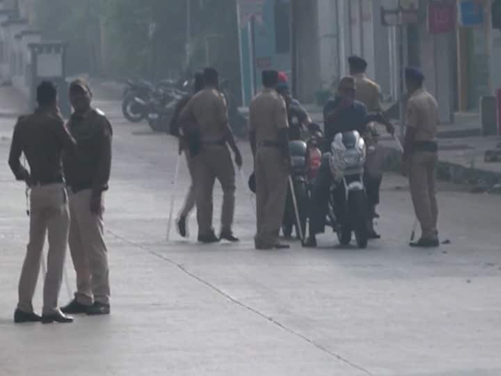 Amravati Violence Curfew for the fourth day in Amravati Internet service likely to be restored in the afternoon Amravati Violence : अमरावती शहर वगळता जिल्ह्यात सलग चौथ्या दिवशी संचारबंदी; दुपारनंतर इंटरनेट सेवा पूर्ववत होण्याची शक्यता