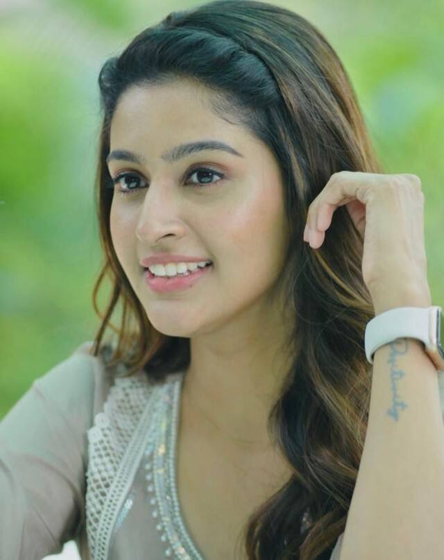 சிறு புல் ஒன்று வாழ்ந்திடவே மழை சிந்தாதோ மேகங்களே