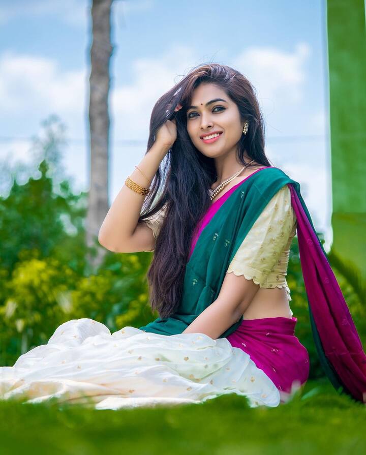 లంగావోణీలో దివి క్యూట్ పిక్స్ (Image credit: Instagram)
