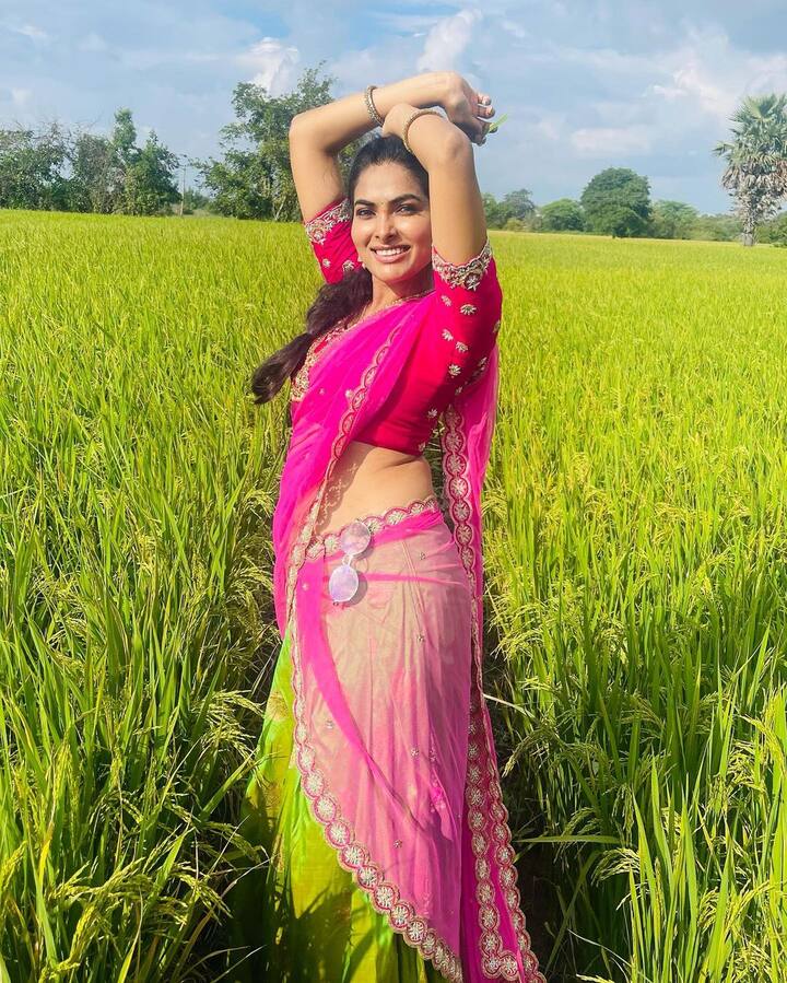 దివికి సినిమాలంటే చాలా ఇష్టం. అందుకే ఎంటెక్ చదివి కూడా సినీ ఇండస్ట్రీకి వచ్చింది.  (Image credit: Instagram)