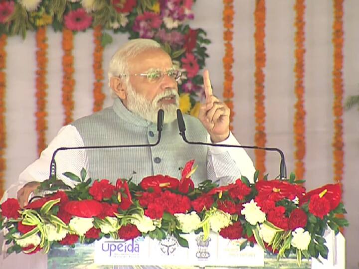 PM Narendra Modi inaugurates 341 km long Purvanchal Expressway in Sultanpur Purvanchal Expressway Launch: पूर्वांचल एक्सप्रेसवे की मिली सौगात, PM मोदी ने कहा- पहले UP में था माफियावाद... जानें 10 बड़ी बातें