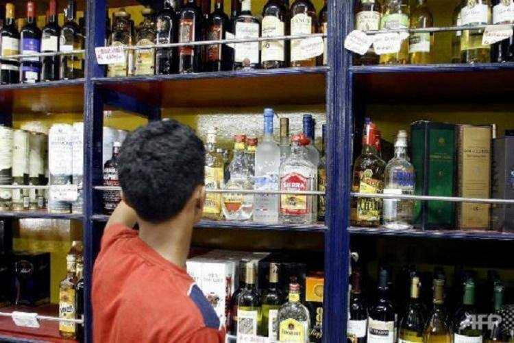 Delhi Liquor News: All government liquor contracts closed in Delhi from today, from tomorrow only private shops will sell Delhi Liquor News: दिल्ली में आज से सभी सरकारी शराब के ठेके होंगे बंद, कल से सिर्फ निजी दुकानों पर ही होगी बिक्री