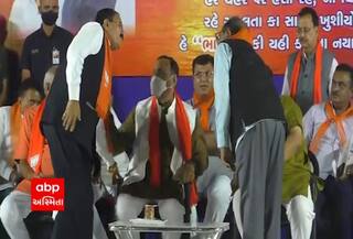 રૂપાણીએ સ્ટેજ પર જ ભાજપના કયા ધારાસભ્યને ધમકાવ્યા, મોકરિયા વચ્ચે પડ્યા તો તેમને પણ કહ્યું, તમે બેસી જાવ