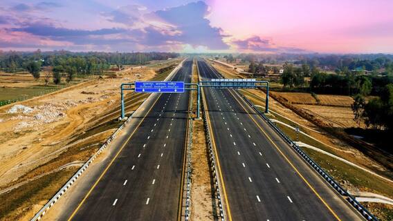 Purvanchal Expressway: రహదారిపై యుద్ధ విమానం ల్యాండింగ్.. మోదీ ధైర్యానికి 'దేశం' సలాం