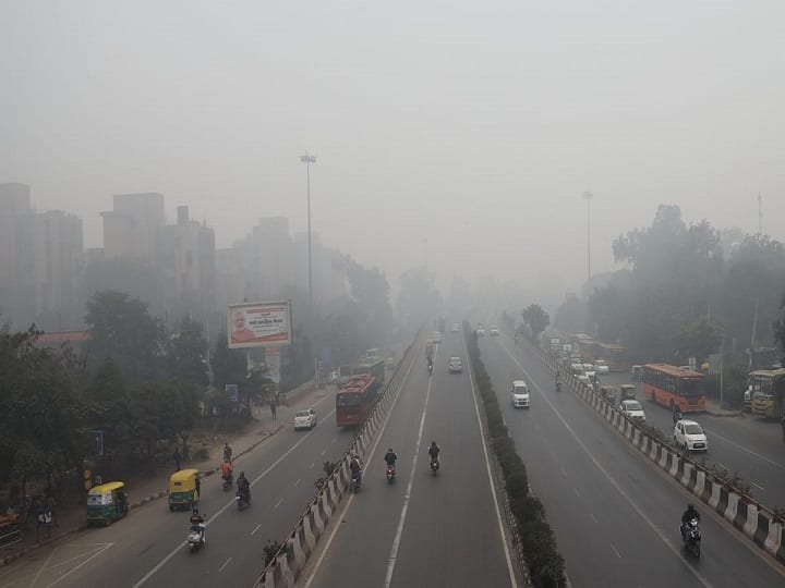 Know Delhi ncr Weather and Pollution report today 16 november Delhi-NCR Weather and Pollution Today: दिल्ली में अभी सर्दी से मिलेगी राहत, प्रदूषण पर नहीं लग पा रहा ब्रेक, जानें मौसम का पूरा हाल
