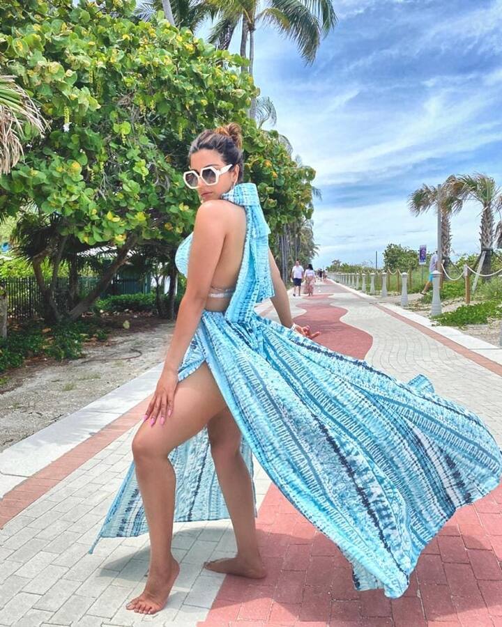 उन्होंने कहा था, 'मैं सही वर्कआउट करती हूं. सही खाना खाती हूं और मेडिटेशन भी करती हूं. मेरी स्किन में जो बदलाव है इसी वजह से है. जब मैं इंडस्ट्री से दूर चली गई थी तो लोगों ने मुझे सालों तक नहीं देखा. उस वक्त मैं डिप्रेशन से जूझ रही थी. मैंने botox ट्रीटमेंट करवाई है, पर वह करेक्टिव सर्जरी में नहीं आता. मैंने प्लास्टिक सर्जरी नहीं करवाई है.'