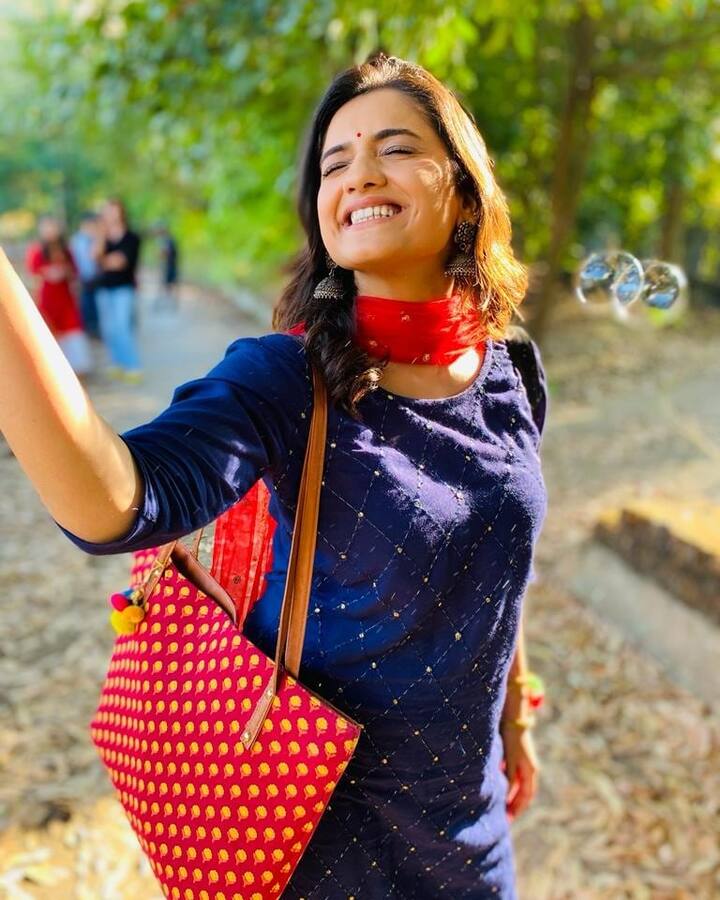 ऋताने ‘दुर्वा’ मालिकेत काम करत अभिनयाच्या प्रवासाला सुरुवात केली ( photo: hruta12/ig)