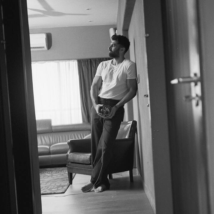 बॉलिवूड अभिनेता आदित्य रॉय याचा आज 36 वा वाढदिवस आहे. वयाची 36 वर्षे पूर्ण करणाऱ्या या अभिनेत्याने चित्रपटसृष्टीत आपले वेगळे स्थान निर्माण केले आहे. 2013 मध्ये आलेल्या आशिकी 2 ने त्याला खरी ओळख दिली. त्यांच्या वाढदिवसानिमित्त जाणून घेऊया त्यांच्याशी संबंधित काही खास गोष्टी (photo: adityaroykapur/ig)