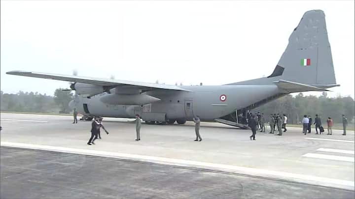 340.8 కిలోమీటర్ల పూర్వాంచల్ ఎక్స్ప్రెస్ వే లఖ్నవూ-సుల్తాన్పూర్ హైవేలోని చాంద్సరాయ్ గ్రామం నుంచి ప్రారంభమవుతుంది.