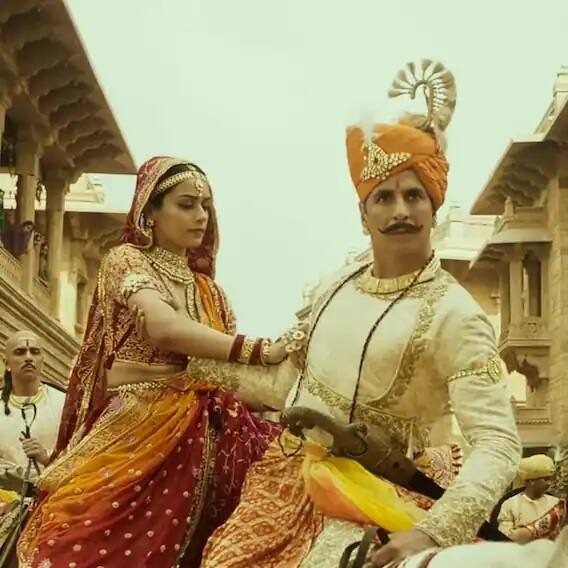 ફિલ્મમાં અક્ષય કુમાર જ્યાં રાજા પૃથ્વીરાજની ભૂમિકા નિભાવતો દેખાશે તો વળી માનુષી છિલ્લર આ ફિલ્મમાં રાની સંયોગિતાની ભૂમિકા નિભાવતી દેખાશે.