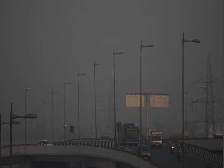 Pollution in Delhi: दिल्ली में 1970 से प्रदूषण ढा रहा सितम, जानें कैसे वक्त के साथ गैस चैंबर बनती चली गई राजधानी