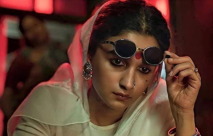 हा सिनेमा येत्या 6 जानेवारीला प्रदर्शित होणार होता. पण आता या सिनेमाच्या प्रदर्शनाची तारीख पुढे ढकलण्यात आली आहे. (photo: gangubaifilm/ig)
