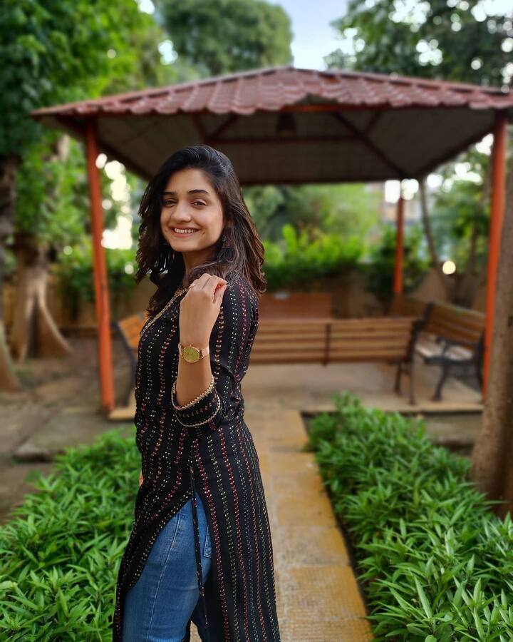 'मन उडू उडू झालं' मालिकेची लोकप्रियता दिवसागणिक वाढत चालली आहे. मालिकेतील 'इंद्रा आणि दिपू'ची जोडीदेखील प्रेक्षकांना चांगली भावत आहे. ( photo: hruta12/ig)