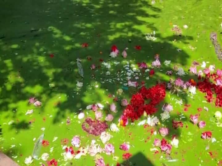 মানা হয়, এই কুণ্ডের ঈশাণ কোনে দেবী সতীর কাঁখাল নিমজ্জিত অবস্থায় রয়েছে। দেবী ছাড়াও কুণ্ডে পঞ্চশিব অবস্থান করছেন।