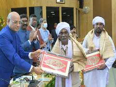 बिरसा मुंडा के वंशजों समेत कई विभूतियों को किया गया सम्मानित, सीएम सोरेन बोले- वीरभूमि है झारखंड 