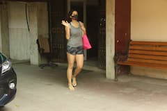 Sara Ali Khan का ये अंदाज देखकर आप भी कहेंगे, ''क्या खूब दिखती  हो...सिंपल कपड़ों में भी अच्छी लगती हों''