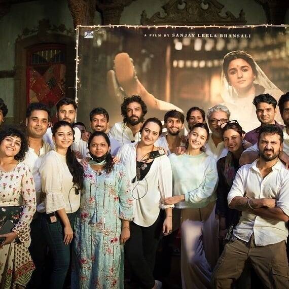 आलियाच्या चाहत्यांना आता सिनेमाची प्रतिक्षा करावी लागणार आहे. (photo: gangubaifilm/ig)
