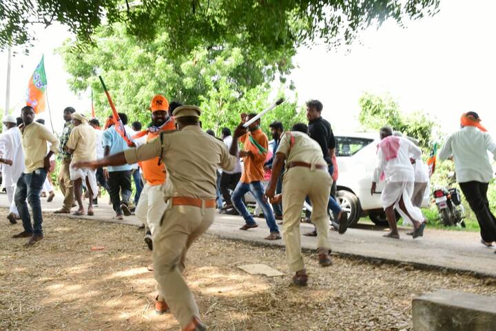 బీజేపీ, టీఆర్ఎస్ కార్యకర్తలను చెదరగొడుతున్న పోలీసులు