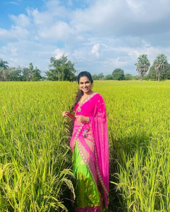 ఎప్పటికైనా పెద్ద సెలెబ్రిటీ అవ్వాలని అన కోరికని చెబుతోంది దివి. (Image credit: Instagram)