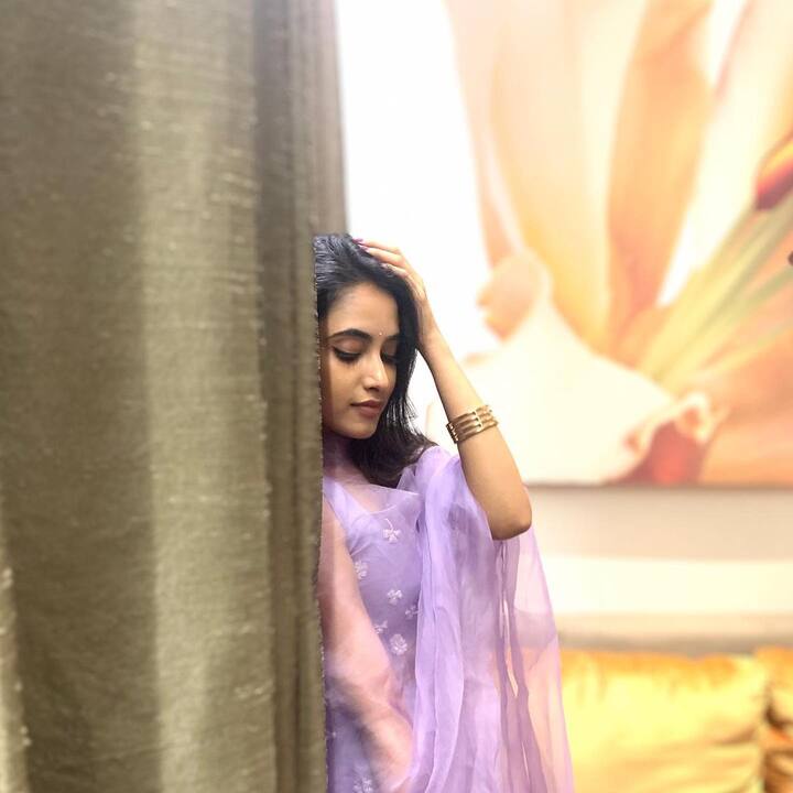 பொல்லாத வயச சீண்டித்தான் போனாயே தடுத்தாலும் உனக்கே விழுவேன் நானே