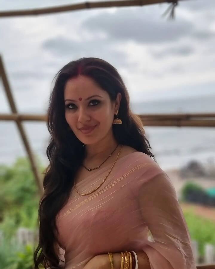 Television couple Puja Banerjee-Kunal Verma got married again on November 15, 2021. The couple, who earlier tied the knot in a registry marriage, got married in a traditional ceremony this time. (Image courtesy - @banerjeepuja/Instagram)