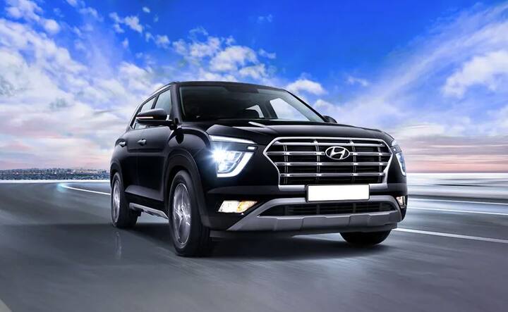 Hyundai Creta facelift First Look Review: Creta ਪਹਿਲਾਂ ਹੀ ਆਟੋ ਮਾਰਕੀਟ ਵਿੱਚ ਧੂਮ ਮਚਾ ਰਹੀ ਹੈ। Hyundai ਦੇ ਯਤਨਾਂ ਦੇ ਬਾਅਦ ਵੀ ਕੰਪਨੀ ਨੂੰ Creta ਦੀਆਂ ਮਾਰਕੀਟ ਲੋੜਾਂ ਨੂੰ ਪੂਰਾ ਕਰਨਾ ਮੁਸ਼ਕਲ ਹੋ ਰਿਹਾ ਹੈ। ਇਸ ਦੇ ਨਾਲ ਹੀ ਫੇਸਲਿਫਟ ਕ੍ਰੇਟਾ (Facelift Creta) ਦਾ ਨਵਾਂ ਵਰਜ਼ਨ ਇੰਡੋਨੇਸ਼ੀਆ (Indonesia) 'ਚ ਲਾਂਚ ਕੀਤਾ ਗਿਆ ਹੈ। ਇਸ ਨਵੇਂ ਵਰਜ਼ਨ ਨੂੰ ਦੇਖਣ ਤੋਂ ਬਾਅਦ ਪਤਾ ਚੱਲਦਾ ਹੈ ਕਿ ਫੇਸਲਿਫਟ ਕ੍ਰੇਟਾ (Facelift Creta) ਆਪਣੇ ਪੁਰਾਣੇ ਵਰਜ਼ਨ ਤੋਂ ਜ਼ਿਆਦਾ ਹਿੱਟ ਹੋਣ ਵਾਲੀ ਹੈ। ਮੰਨਿਆ ਜਾ ਰਿਹਾ ਹੈ ਕਿ ਹੁੰਡਈ ਕ੍ਰੇਟਾ ਦਾ ਨਵਾਂ ਵਰਜ਼ਨ ਅਗਲੇ ਸਾਲ ਤੱਕ ਬਾਜ਼ਾਰ 'ਚ ਆ ਜਾਵੇਗਾ।