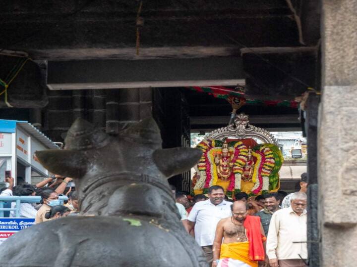 நந்திபகவானுக்கு தரிசனம் கொடுக்கும் சந்திரசேகரர்