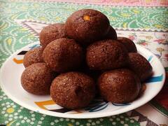 Kitchen Hacks: ठंड में अच्छी सेहत के लिए बनाएं अलसी का लड्डू, जानें इसकी बेहद आसान रेसिपी