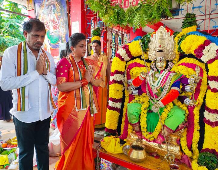 దసరా వేడుకలో పాల్గొన్న రోజా (Image Source: Twitter)