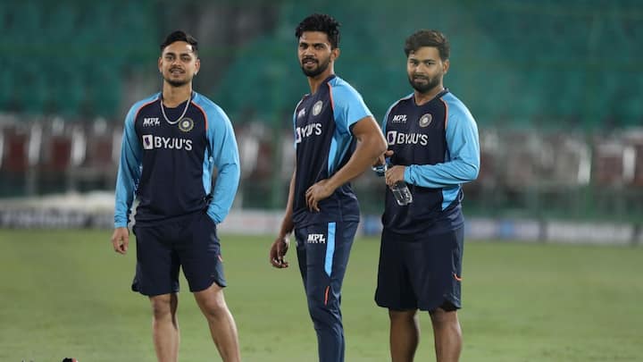 আইপিএলে ধারাবাহিক ভাল পারফর্মের পুরস্কার হিসেবে জাতীয় দলের দরজা খুলে গিয়েছে চেন্নাই সুপার কিংসের ঋতুরাজ গায়কোয়াডের।