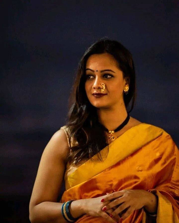 स्पृहा नुकतीच 'पुन:श्च हरिओम' या चित्रपटातून प्रेक्षकांच्या भेटीला आली होती. 'एका दुसरी गोष्ट', 'अग्निहोत्र', 'उंच माझा झोका' या तिच्या मालिका छोच्या पडद्यावर गाजल्या होत्या.(photo : @spruhavarad/IG)