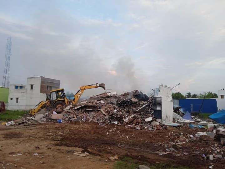 2 women killed in Sivakasi firecracker accident சிவகாசியில் பட்டாசு விபத்தில் 2 பெண்கள் உயிரிழப்பு ; 25 மணிநேரத்திற்கு பின் உடல்கள் மீட்பு !