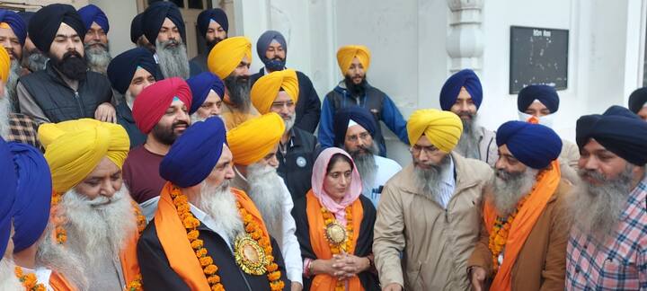 ਸ਼੍ਰੋਮਣੀ ਗੁਰਦੁਆਰਾ ਪ੍ਰਬੰਧਕ ਕਮੇਟੀ ਦੇ ਦਫਤਰ ਤੋਂ ਸਿੱਖ ਸ਼ਰਧਾਲੂਆਂ ਦਾ ਜੱਥਾ ਅੱਜ ਗੁਰੂ ਨਾਨਕ ਦੇਵ ਜੀ ਦਾ ਗੁਰਪੁਰਬ ਮਨਾਉਣ ਦੇ ਲਈ ਜਾ ਰਿਹਾ ਹੈ।