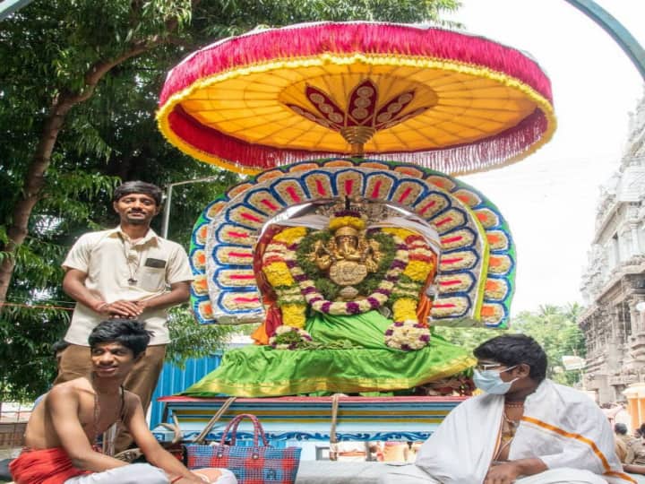 ஐந்தாம் பிரகாரத்தில் பவனி வரும் விநாயகப்பெருமான்