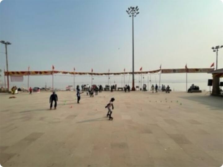 नरेंद्र जायसवाल ने बताया, ''आमतौर पर 4-5 साल के बच्चे ही यहां आते हैं, मैंने उनसे 2 साल पहले पूछा था कि क्या मैं भी सीख सकता हूं. वह अवाक रह गए थे. लेकिन फिर उन्होंने मुझे सुरक्षा गियर पहनाए और मेरा बैलेंस चेक किया. अब मैं वास्तव में आत्मविश्वास महसूस कर रहा हूं और यहां अपने समय का आनंद ले रहा हूं.''