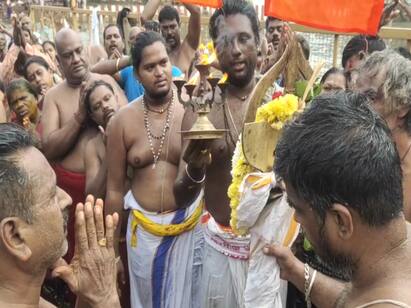 Mayiladuthurai cripple immersed in Tirthwari Many people take a holy bath! கார்த்திகை முதல் நாள் - மயிலாடுதுறை காவிரிதுலாக்கட்டத்தில் முடவன் முழுக்கு தீர்த்தவாரி..!