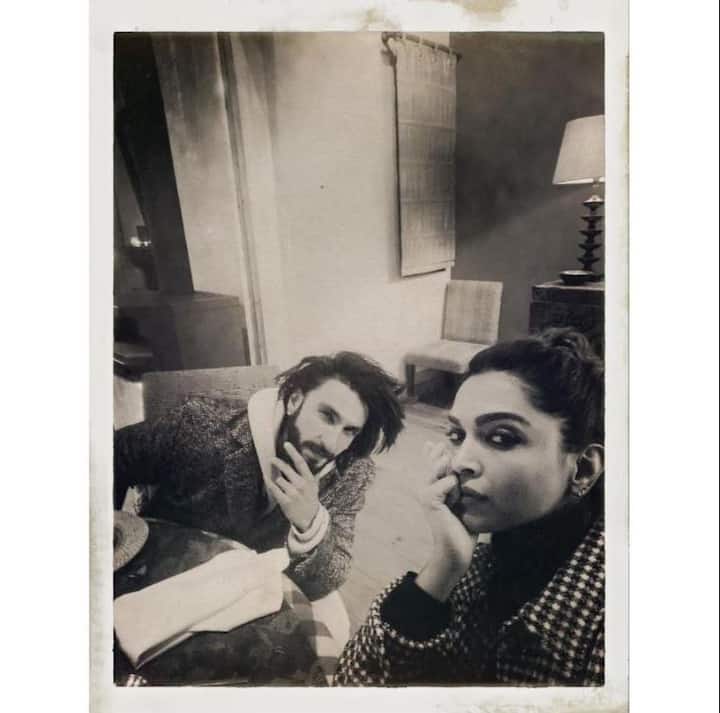তবে কোথায় গিয়েছেন তা কিন্তু স্পষ্ট করেননি রণবীর। শুধু কয়েকটা ইমোজি দিয়েই পোস্ট করেছেন মিষ্টি-মধুর মুহূর্ত। আর জিইয়ে রেখেছেন রহস্য।