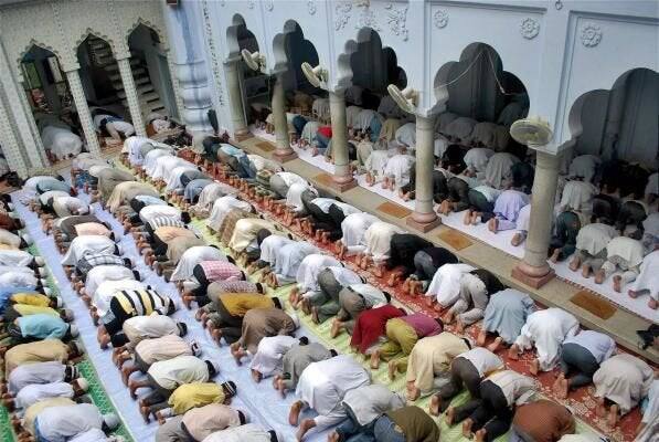 lucknow 22 mosques change timing for jume ki namaz after islamic centre of india appeal Holi 2022: होली के मद्देनजर जुमे की नमाज का वक्त बदलने की इस संगठन ने की अपील, लखनऊ की 22 मस्जिदों ने मानी बात