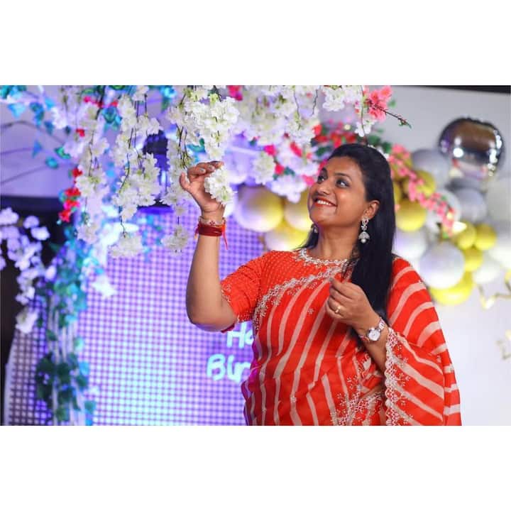 ప్రస్తుతం ఈ ఫొటోలు సోషల్ మీడియాలో వైరల్ అవుతున్నాయి.  (Photo Courtesy: Instagram)