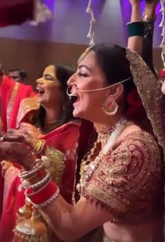 Inside PICS From Shraddha Arya's Fairy Tale Wedding- From Varmala To Vidaai