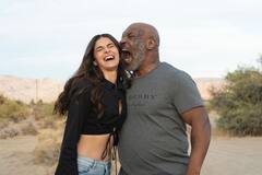 Liger Shooting: मेगास्टार Mike Tyson के साथ Ananya Panday की फोटो वायरल, कूल अंदाज में नजर आई एक्ट्रेस